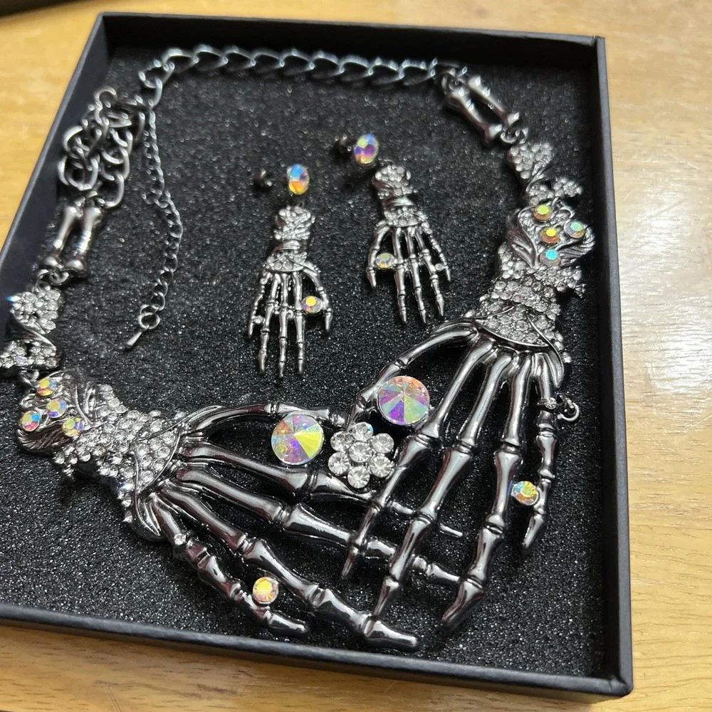 Zhenhui Skeletal Hands GOTIC Chain Choker And Earrings Metal,adjustable